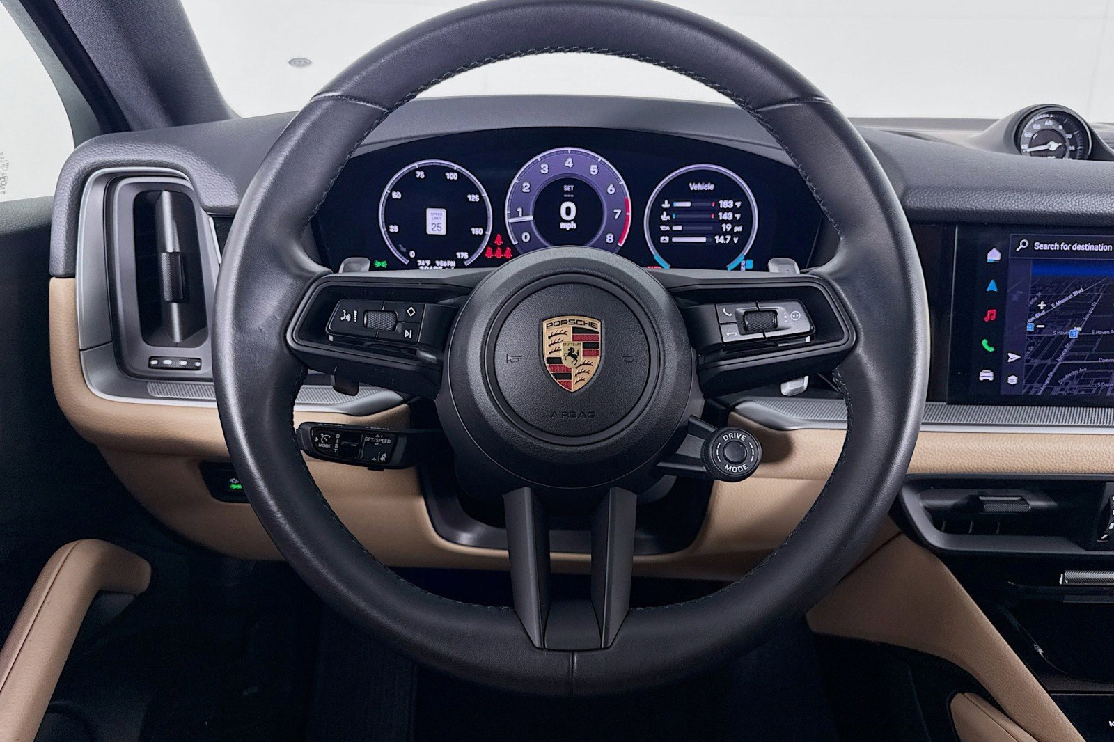 Used 2025 Porsche Cayenne Coupe image 18