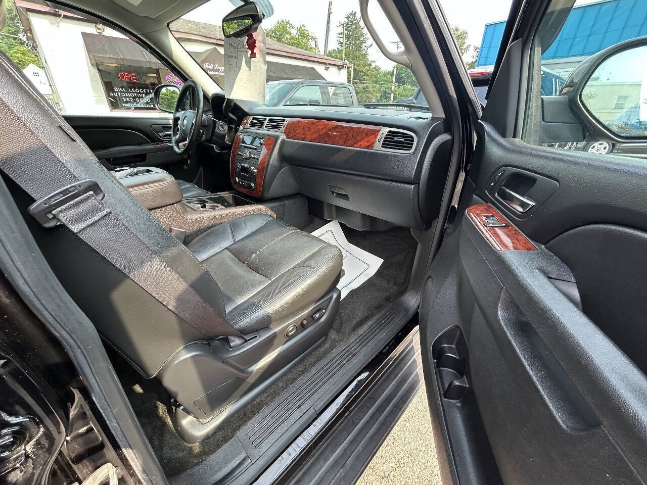 Used 2013 Chevrolet Tahoe LT w/ Luxury Package AWD/4WD image 10
