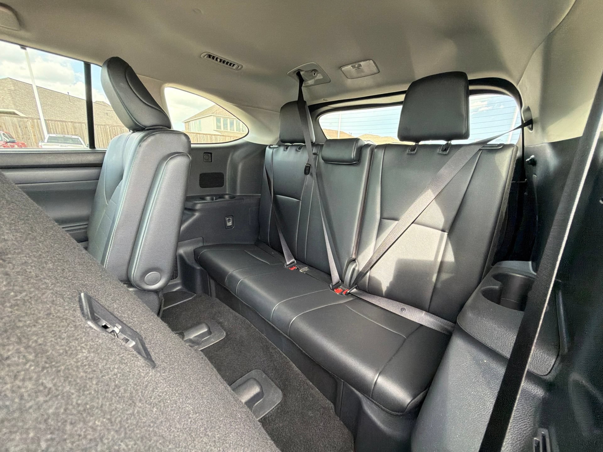 Used 2025 Toyota Highlander XLE FWD image 13
