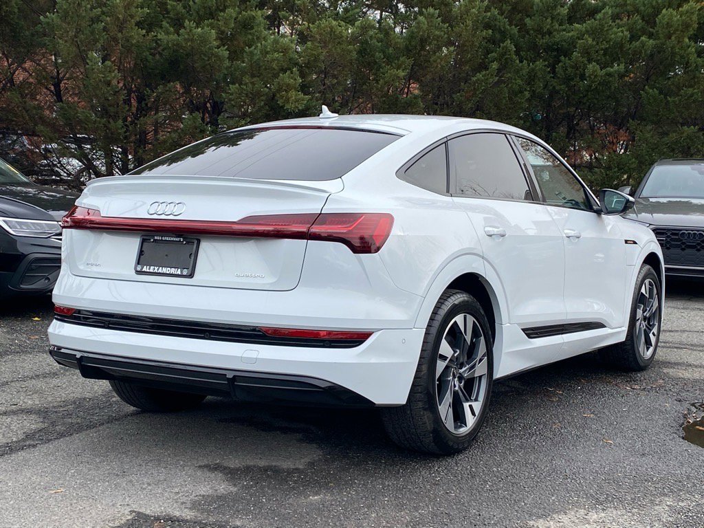 Used 2022 Audi e-tron Premium w/ Convenience Plus Package image 3