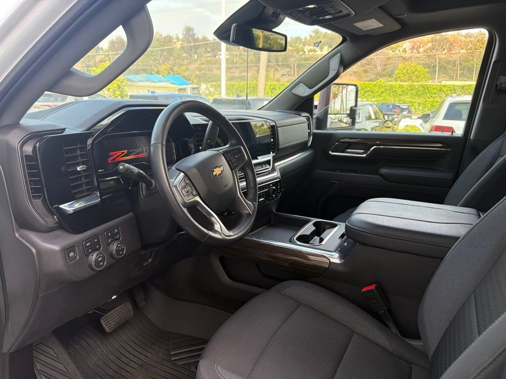 Used 2024 Chevrolet Silverado 2500 LT AWD/4WD image 5