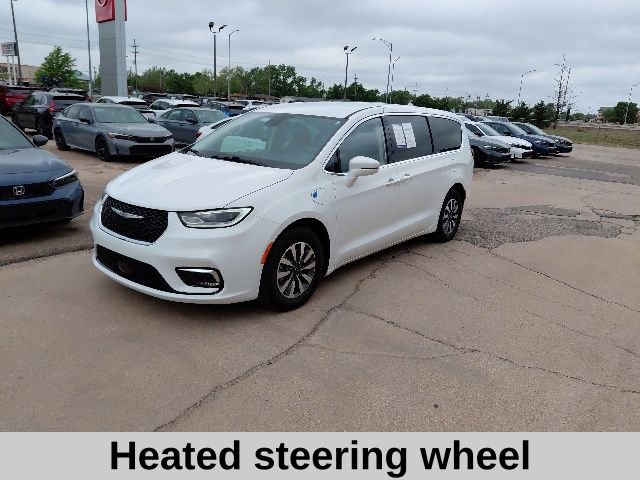 Used 2022 Chrysler Pacifica Touring-L image 9