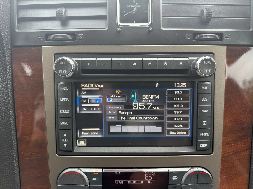 Used 2014 Lincoln Navigator 4WD image 16