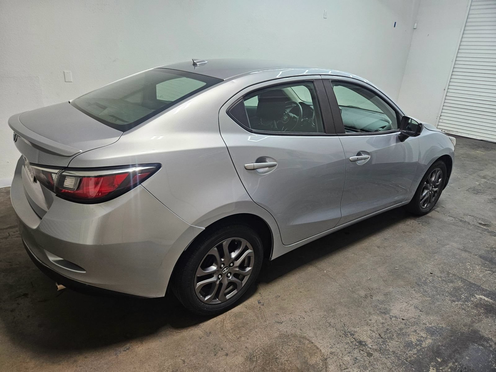 Used 2019 Toyota Yaris LE FWD image 4