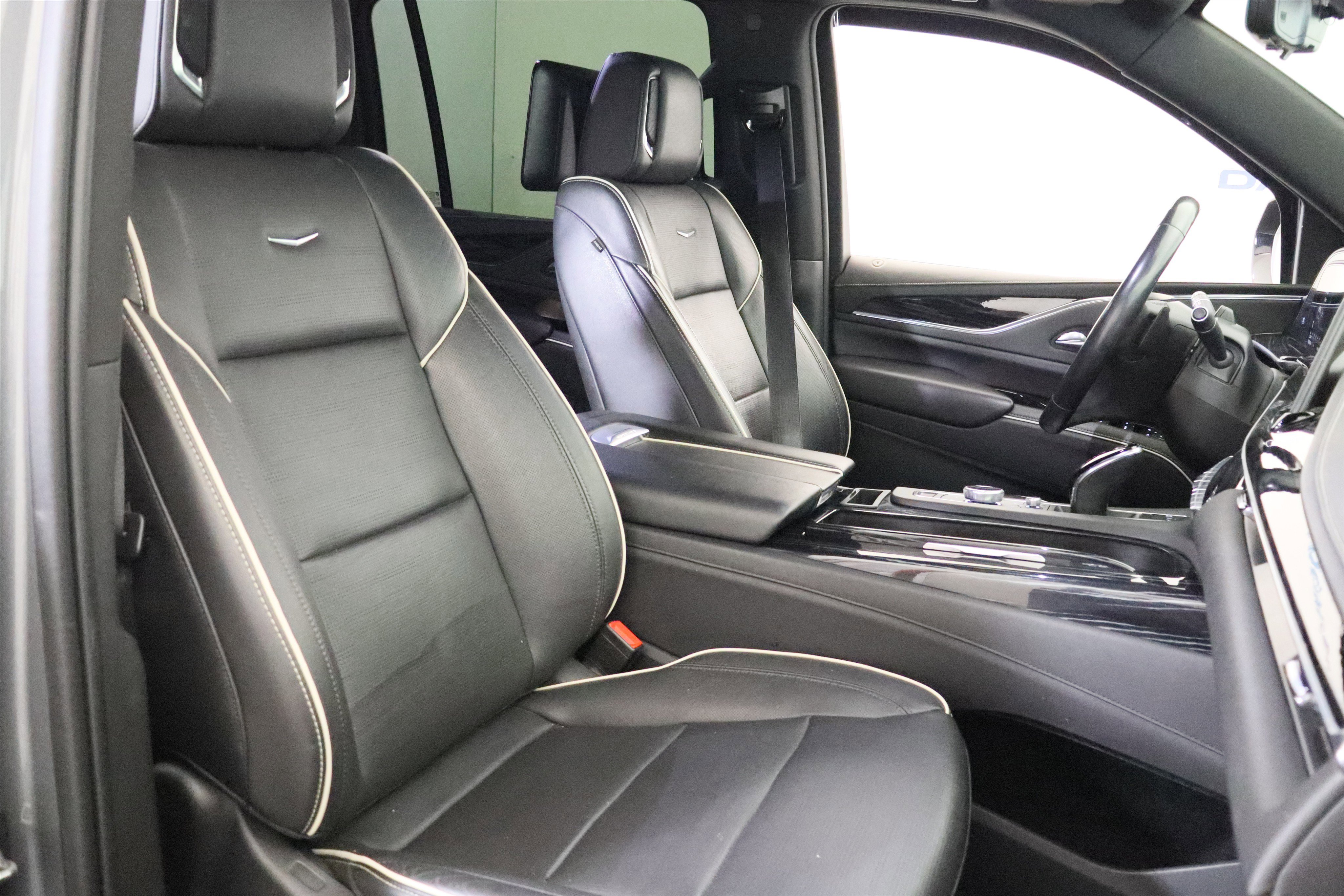 Used 2021 Cadillac Escalade ESV Sport w/ Driver Assist Tech Package AWD/4WD image 21