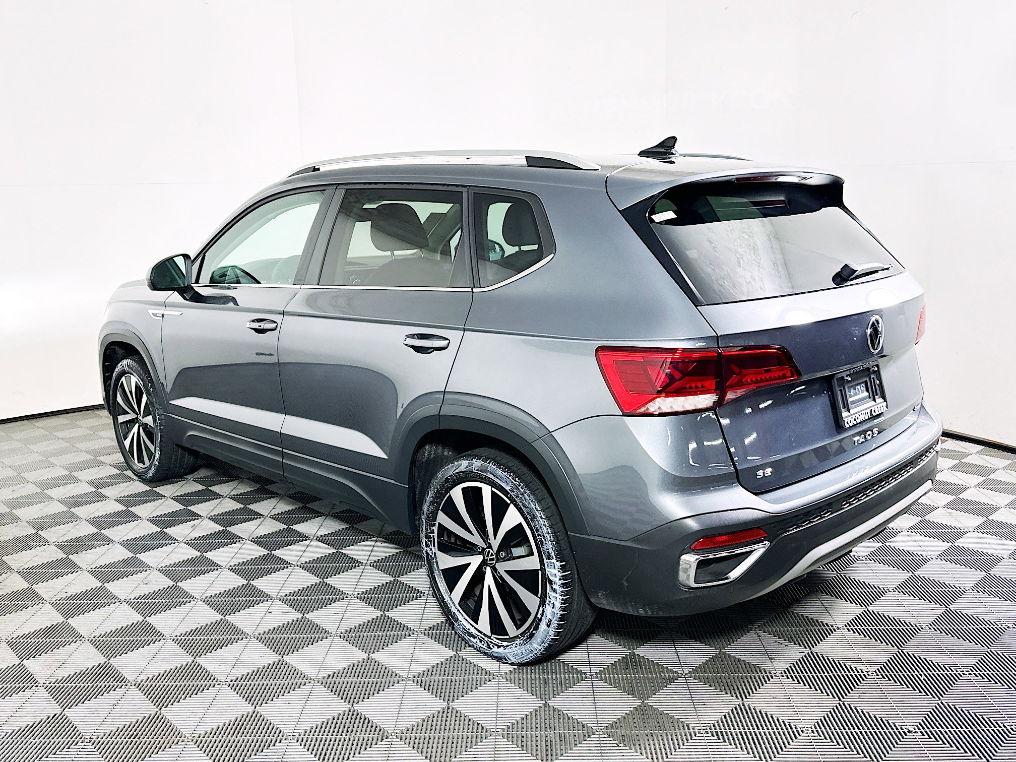 Used 2022 Volkswagen Taos SE w/ IQ.Drive SE Package AWD/4WD image 5