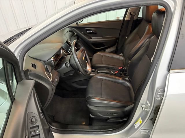 Used 2020 Chevrolet Trax LT w/ LT Convenience Package AWD/4WD image 26