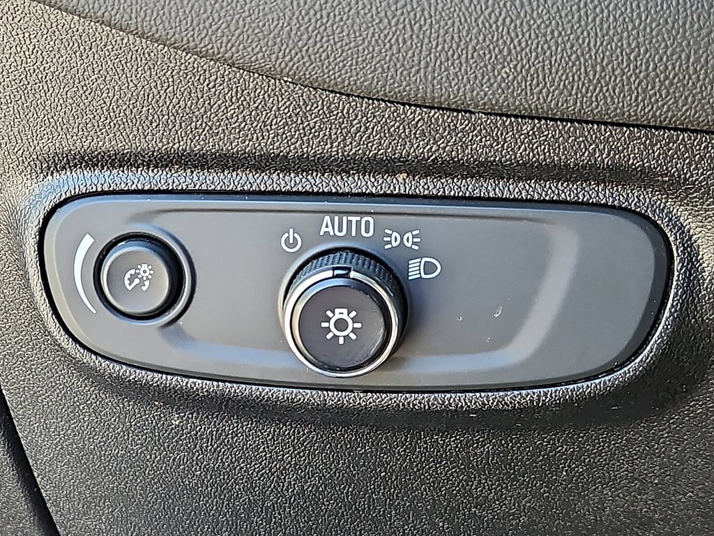 Used 2018 Chevrolet Equinox LT FWD image 23
