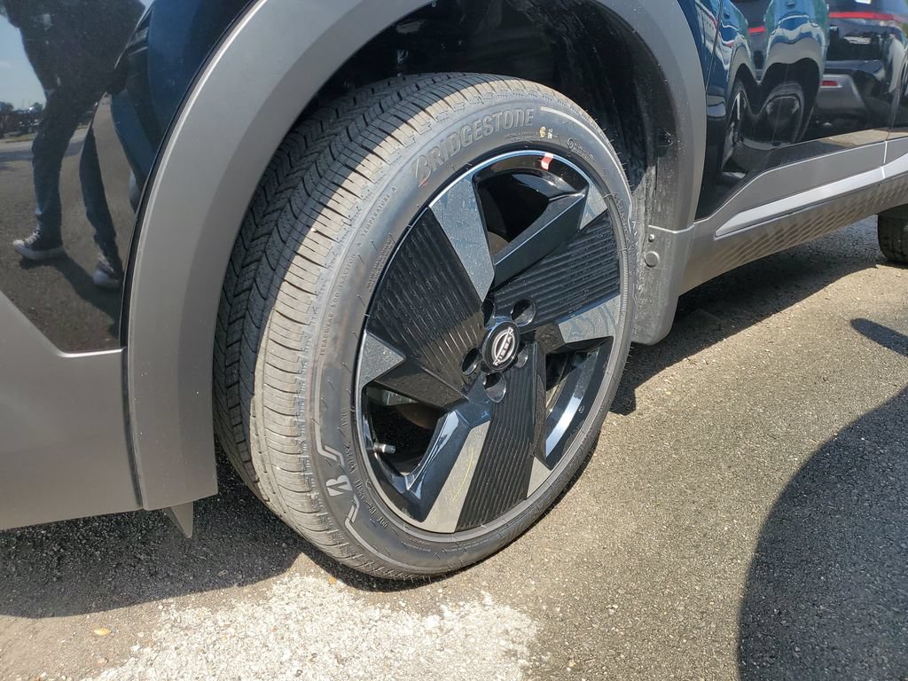 New 2026 Nissan Kicks SR w/ Cold Weather Package AWD/4WD image 35