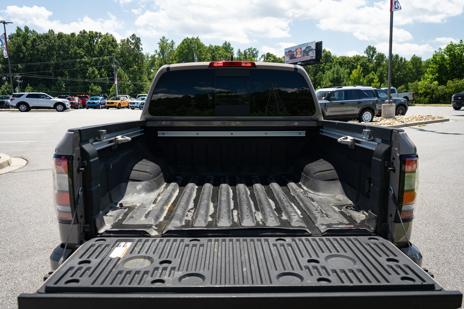 Used 2023 Nissan Frontier PRO-4X w/ Pro Convenience Package AWD/4WD image 9