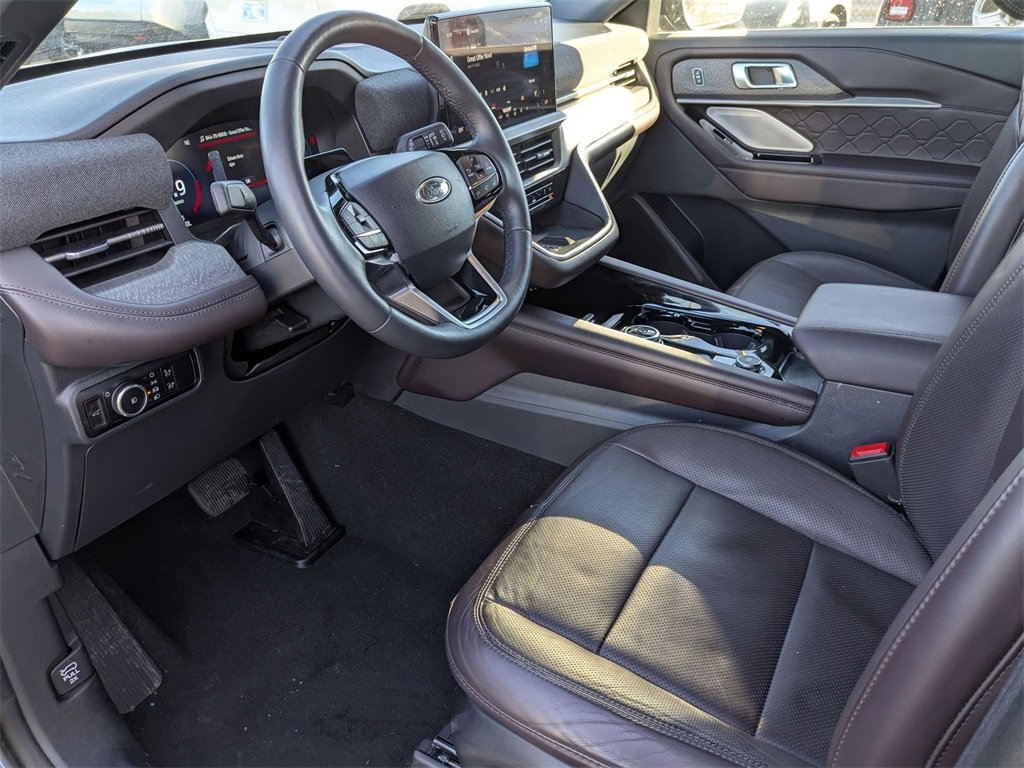Used 2025 Ford Explorer Platinum w/ LUX Leather Package image 17