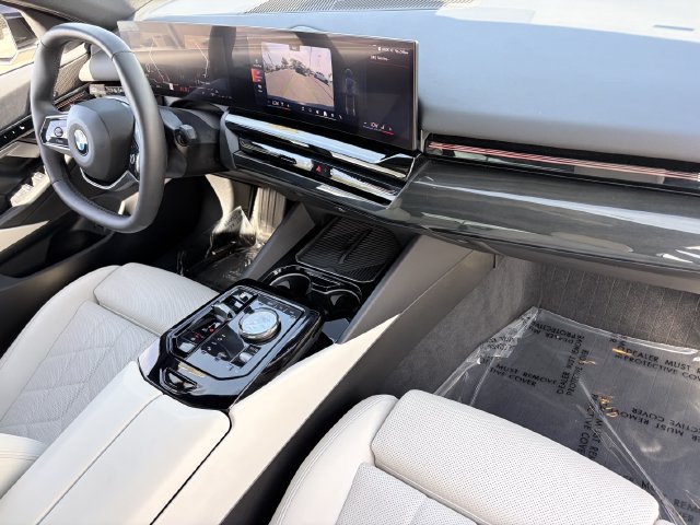 Certified 2025 BMW 530i RWD image 14