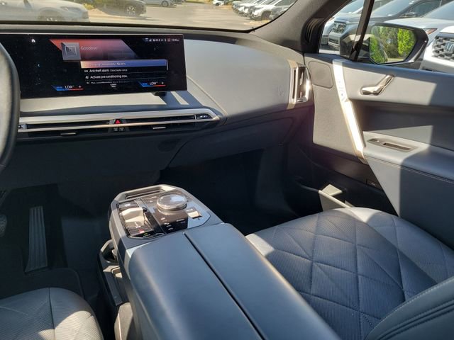 Used 2022 BMW iX xDrive50 w/ Dynamic Handling Package image 11