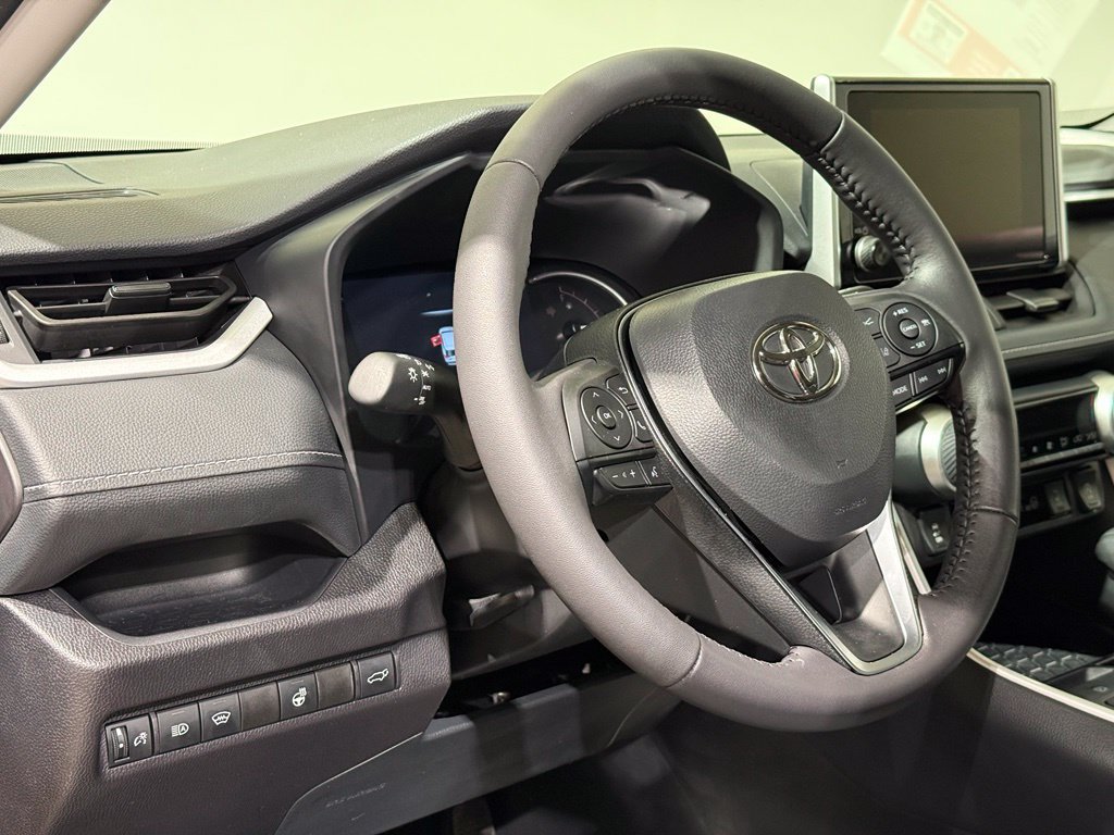 Certified 2025 Toyota RAV4 XLE AWD/4WD image 17