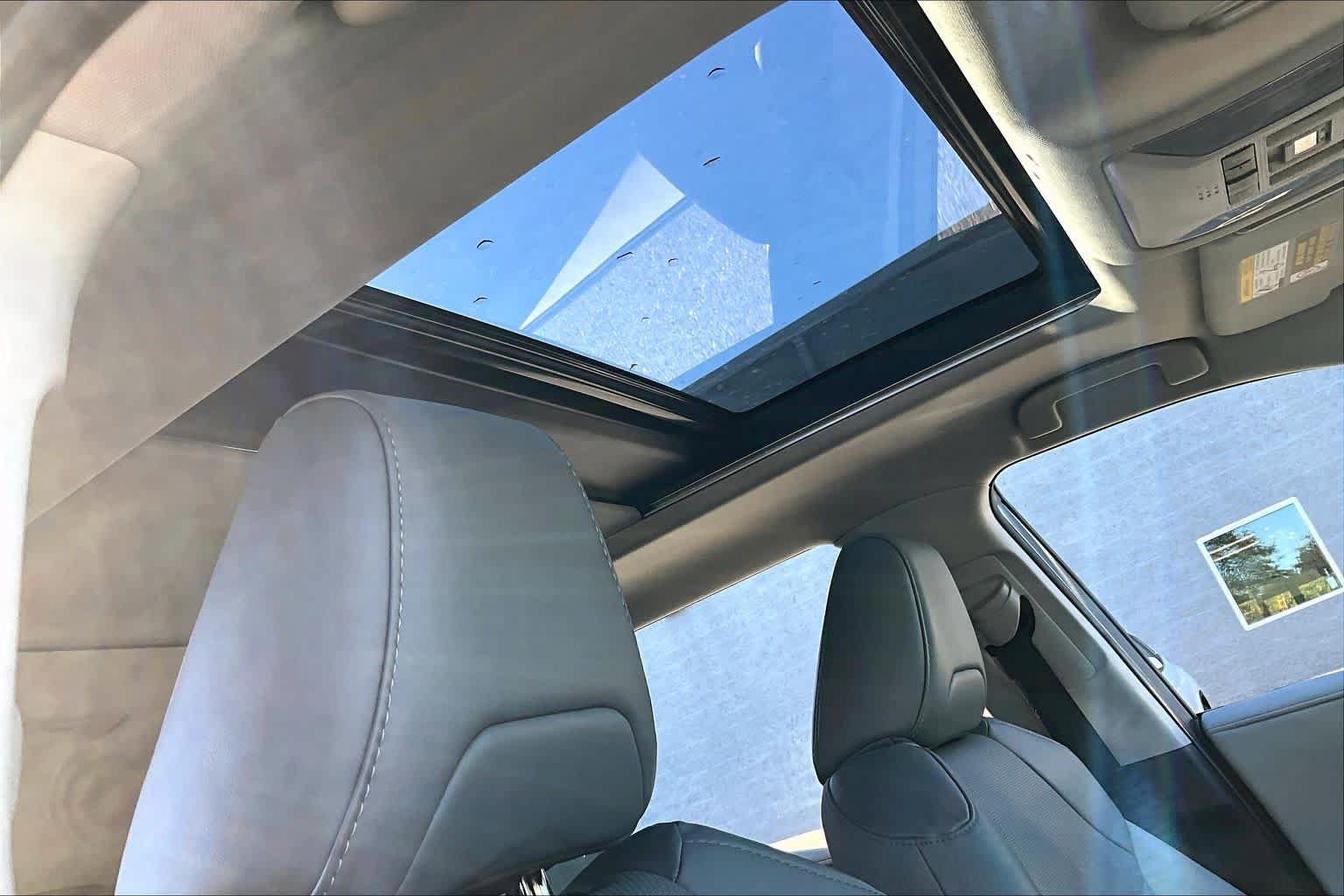 Used 2022 Toyota RAV4 Limited AWD/4WD image 14