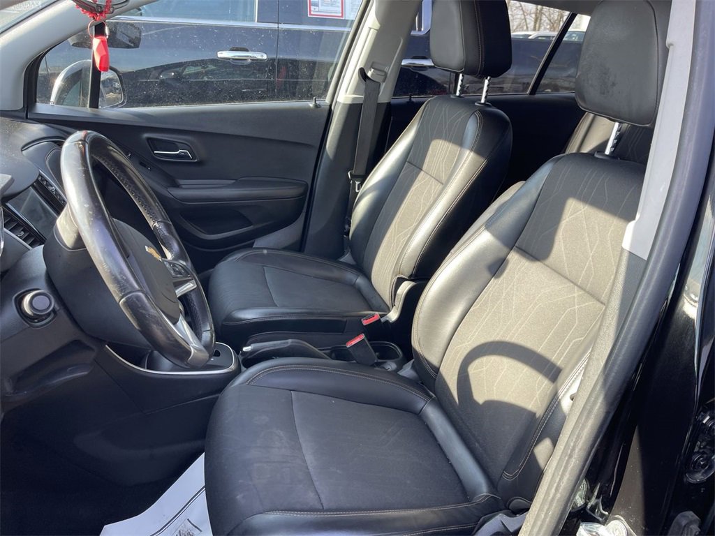 Used 2019 Chevrolet Trax LT w/ LT Convenience Package image 7