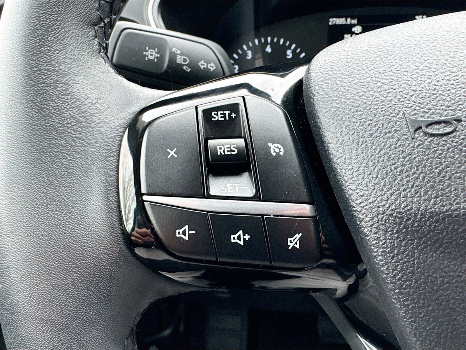 Used 2022 Ford Escape SEL image 9