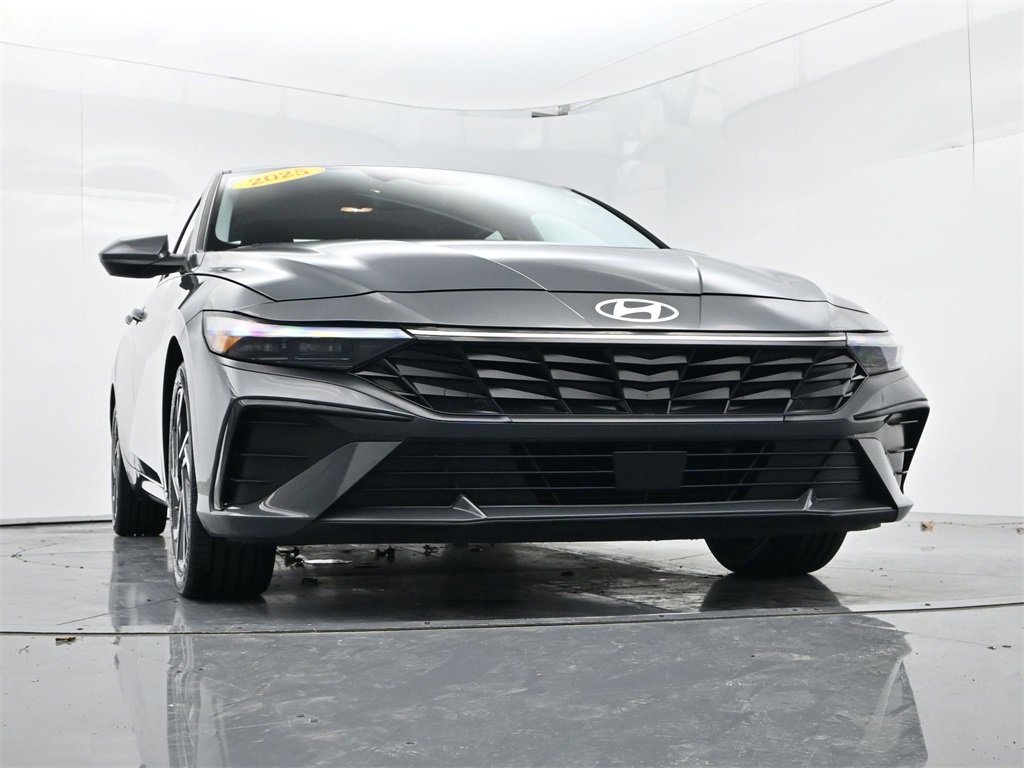 Used 2025 Hyundai Elantra SEL image 35