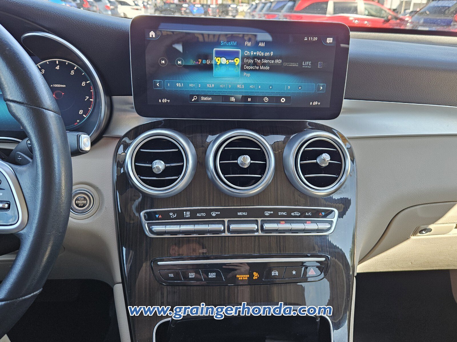 Used 2022 Mercedes-Benz GLC 300 w/ Premium Package Lite image 15