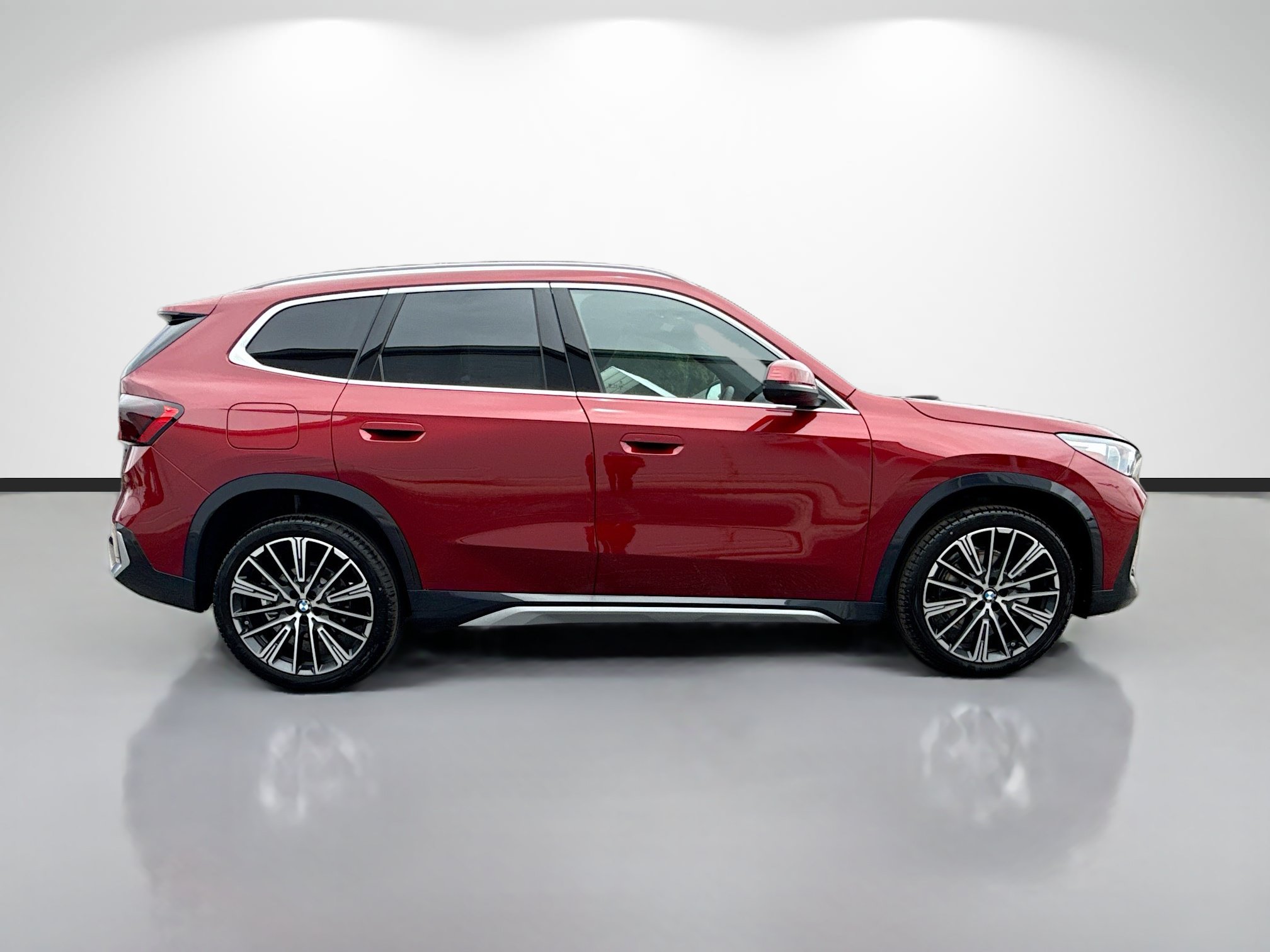 New 2026 BMW X1 xDrive28i w/ Technology Package AWD/4WD image 2