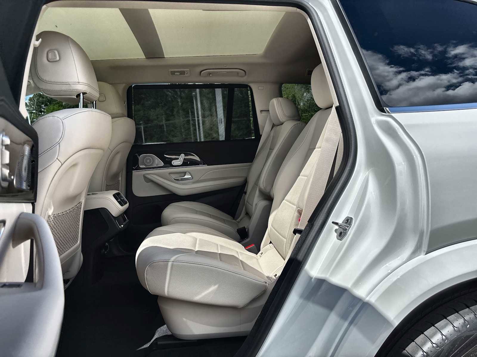 New 2026 Mercedes-Benz GLS 450 4MATIC image 4