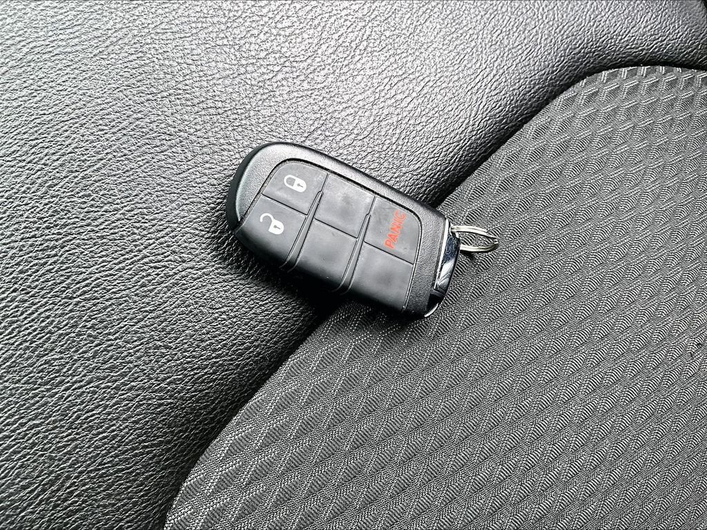 Used 2022 Jeep Compass Latitude AWD/4WD image 29