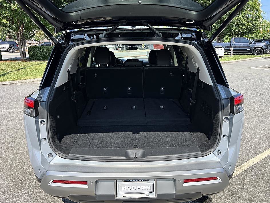 Certified 2025 Nissan Pathfinder SL FWD image 15