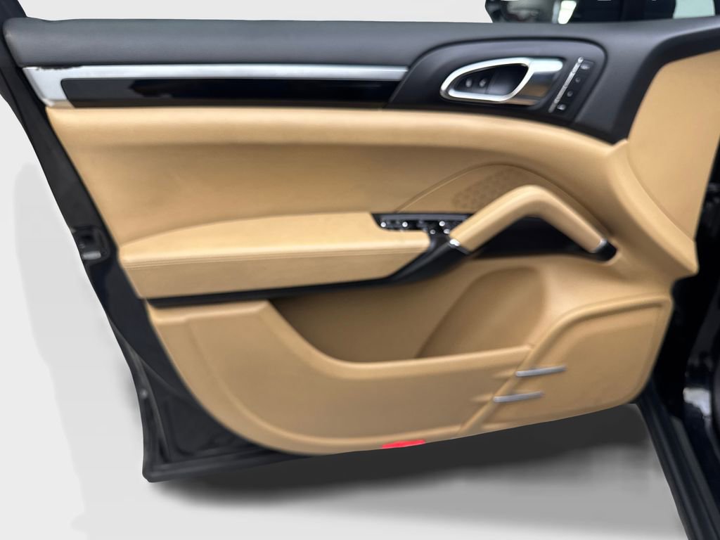 Used 2016 Porsche Cayenne image 30