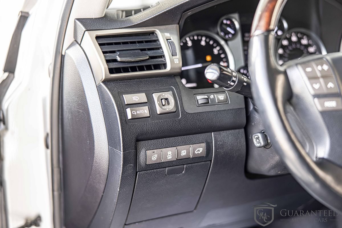 Used 2015 Lexus LX 570 4WD w/ Luxury Package image 22