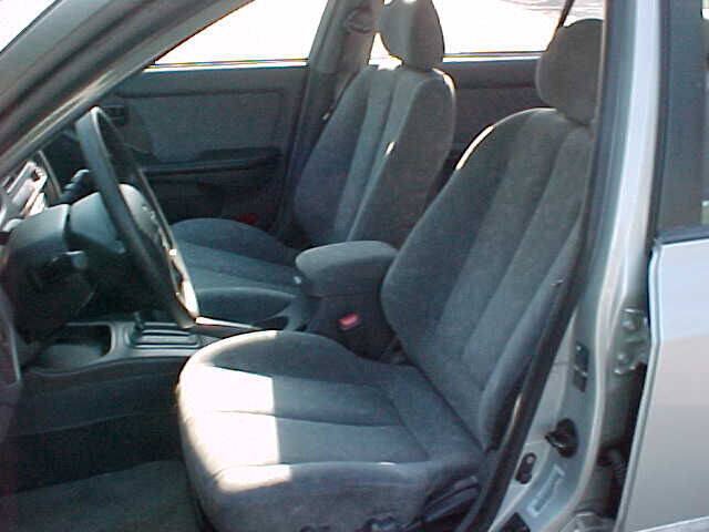 Used 2003 Hyundai Elantra GLS FWD image 12