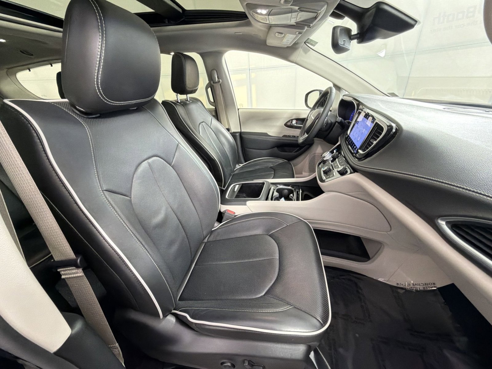 Used 2022 Chrysler Pacifica Limited image 28