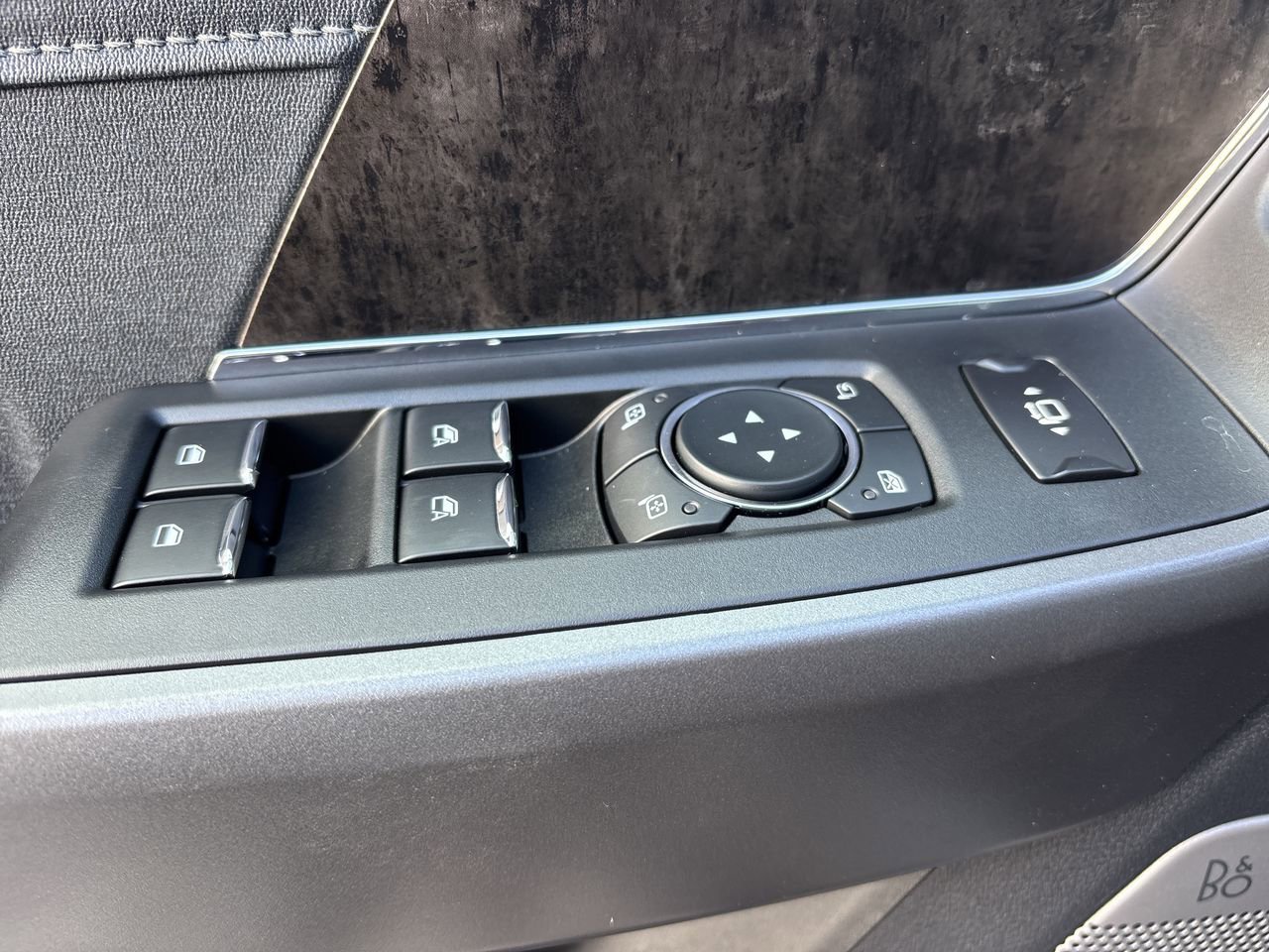 New 2026 Ford F250 Lariat w/ Black Appearance Package image 17