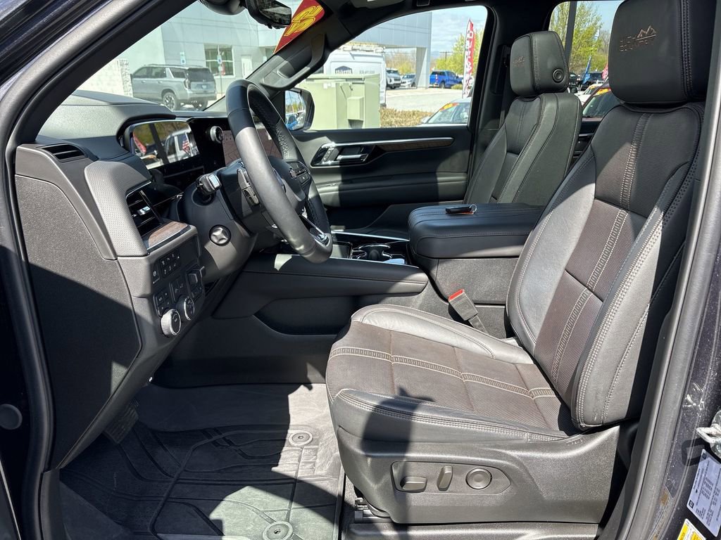 Used 2025 Chevrolet Suburban High Country w/ Sun And Tow Package AWD/4WD image 21
