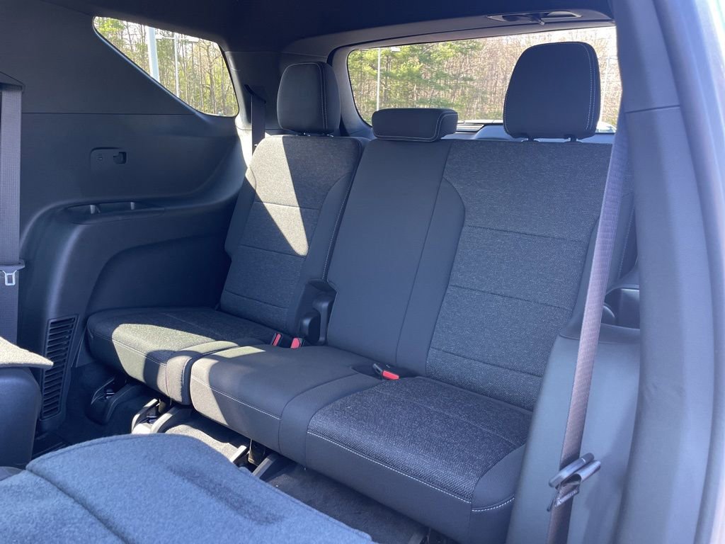 Used 2025 Chevrolet Traverse LT w/ LPO, Floor Liner Package FWD image 31