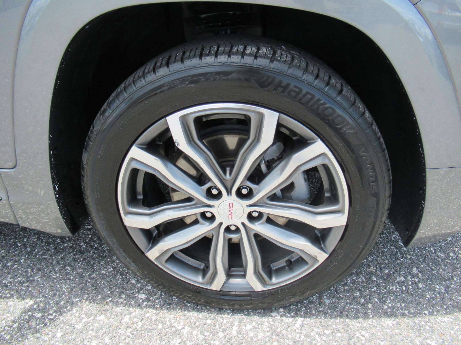 Used 2020 GMC Terrain Denali w/ Denali Premium Package FWD image 8