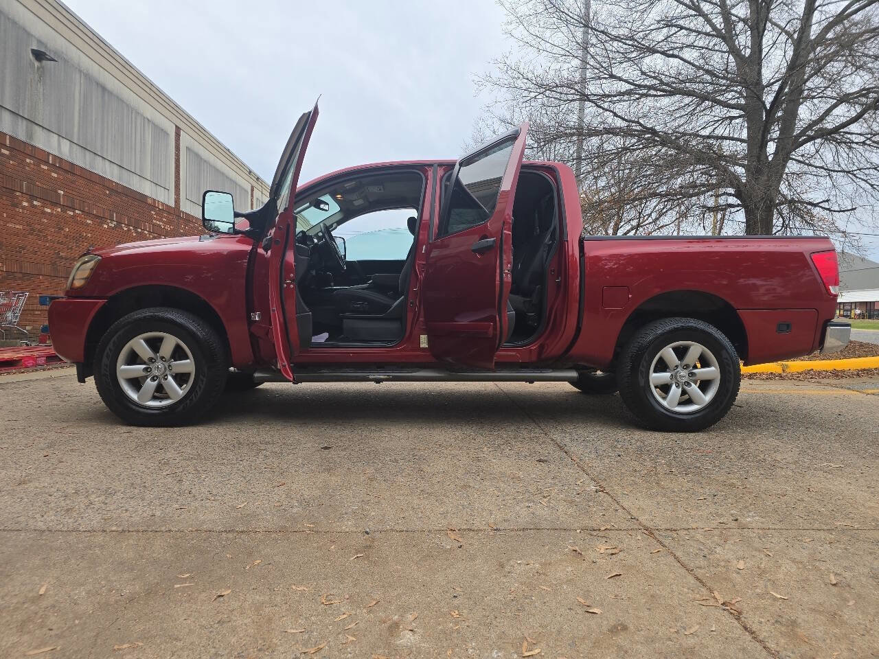 Used 2014 Nissan Titan SV w/ SV Premium Utility Package image 7