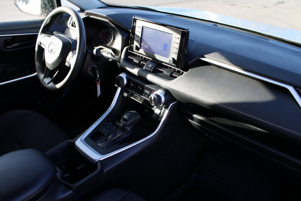 Used 2022 Toyota RAV4 LE image 18