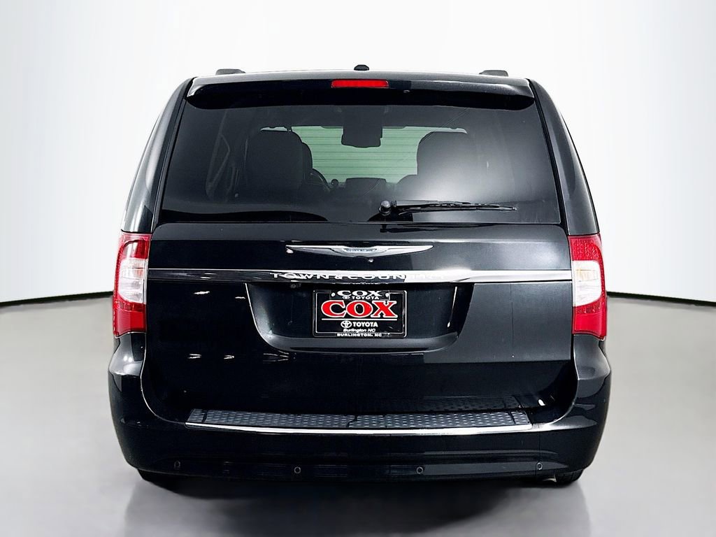 Used 2014 Chrysler Town & Country Touring-L w/ Driver Convenience Group FWD image 6