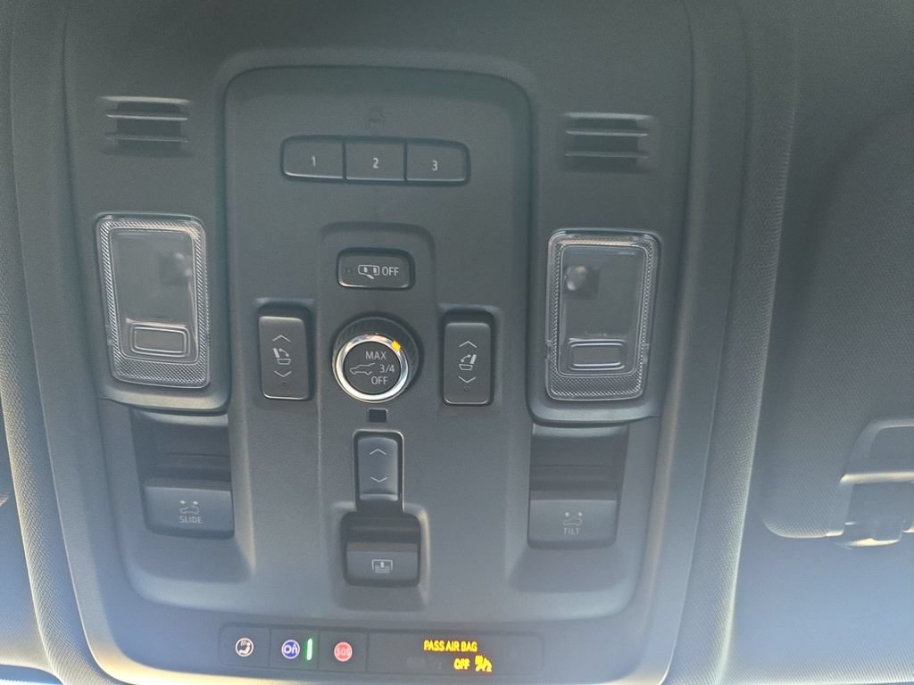 Used 2024 Chevrolet Tahoe Z71 w/ Luxury Package AWD/4WD image 29