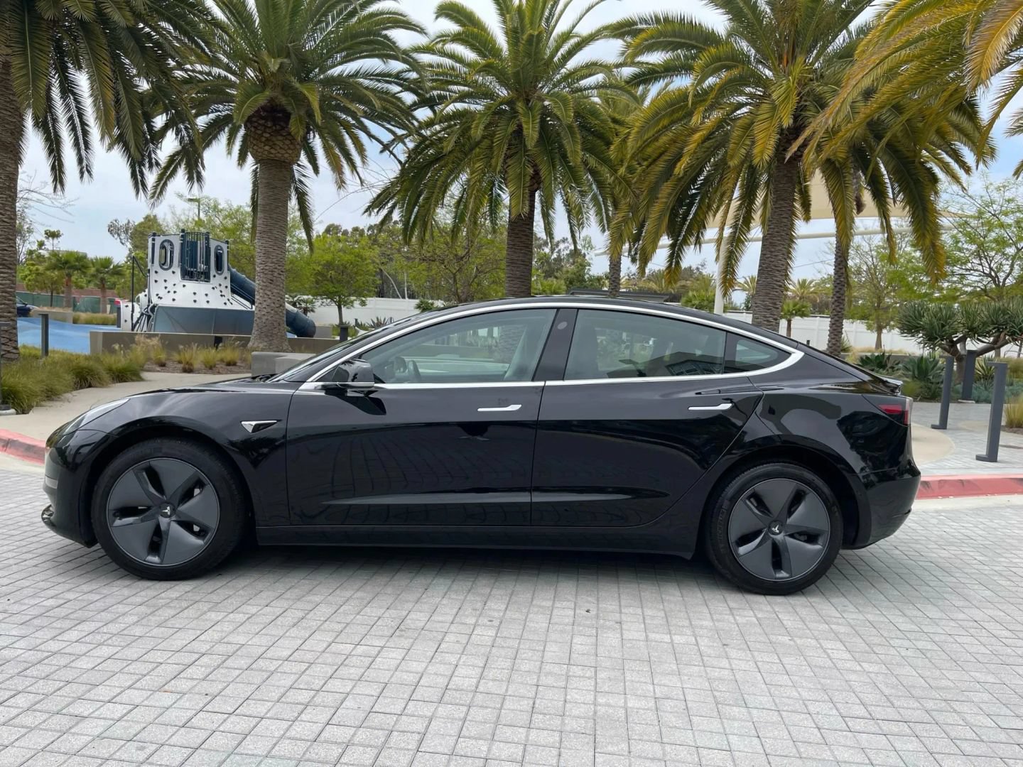 Used 2018 Tesla Model 3 Mid Range RWD image 4