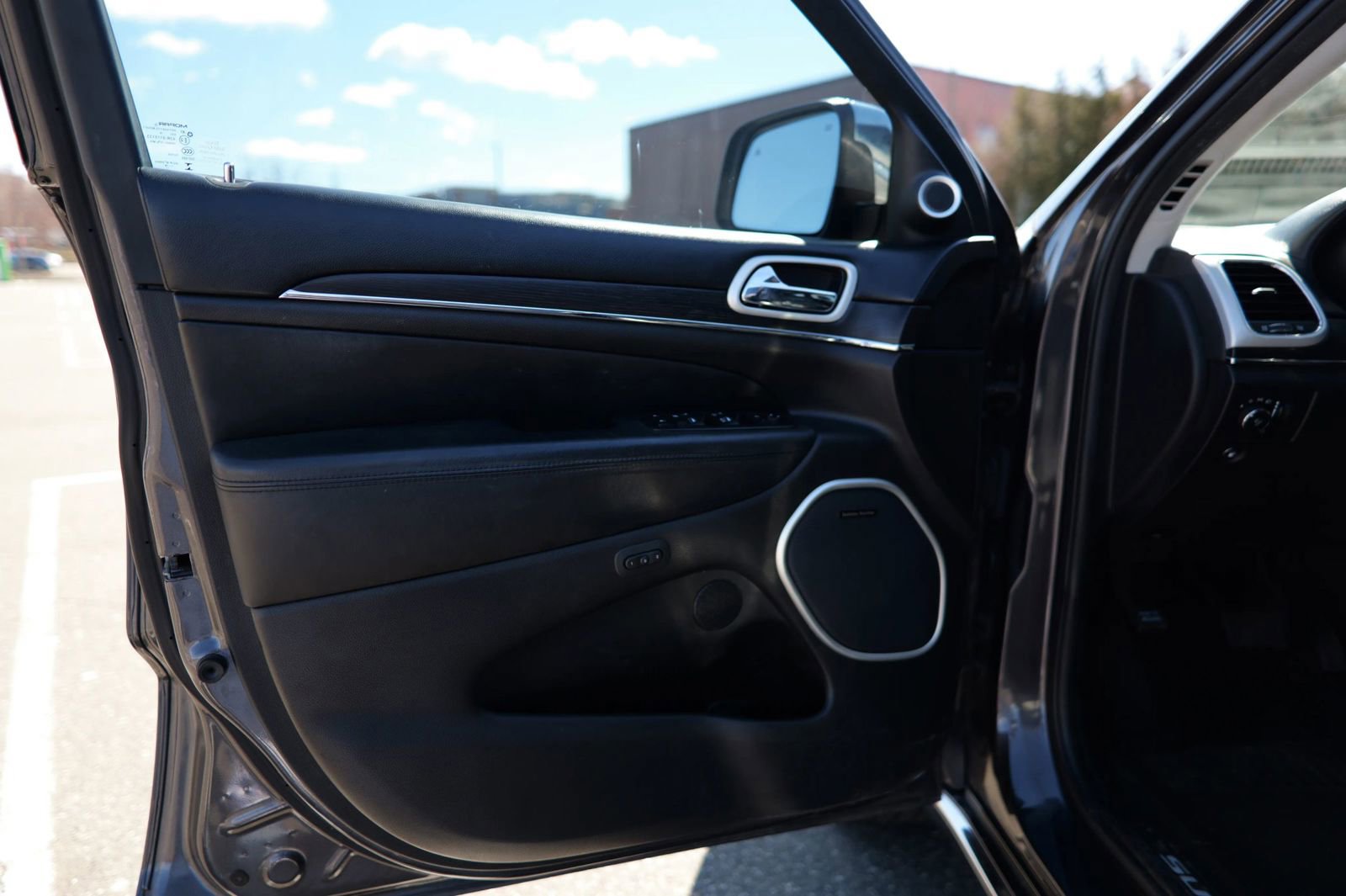 Used 2018 Jeep Grand Cherokee Summit image 16