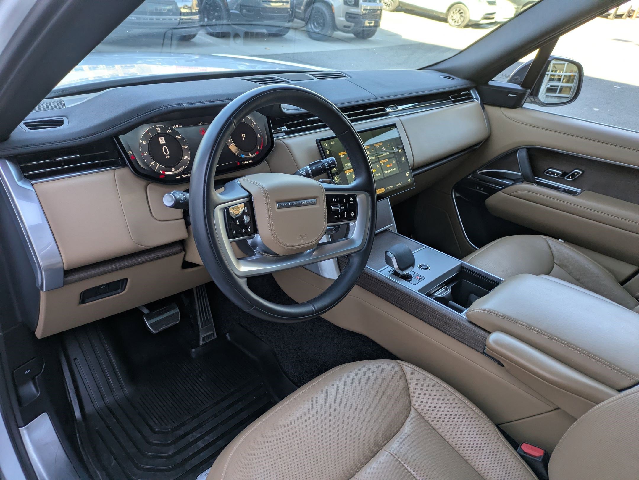 Used 2024 Land Rover Range Rover Long Wheelbase SE image 13