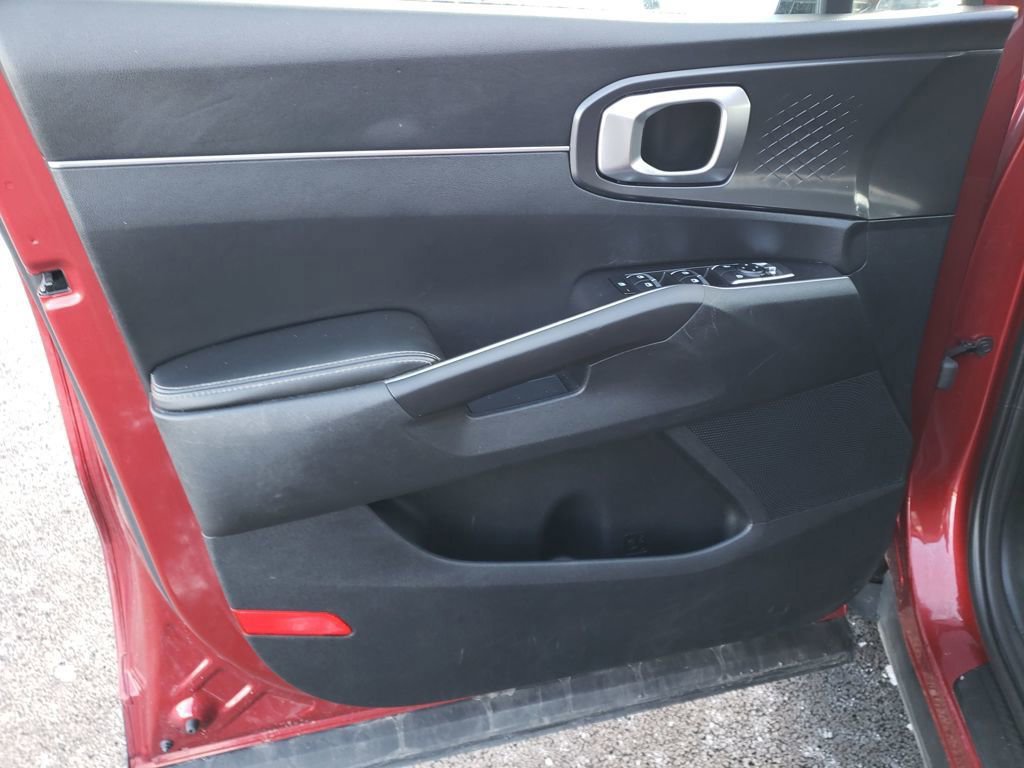 Used 2022 Kia Sorento LX image 13