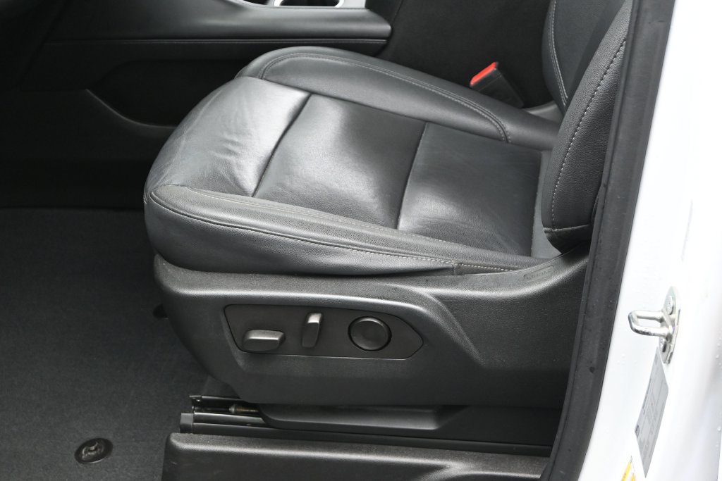 Used 2022 Chevrolet Suburban Z71 w/ Luxury Package AWD/4WD image 13