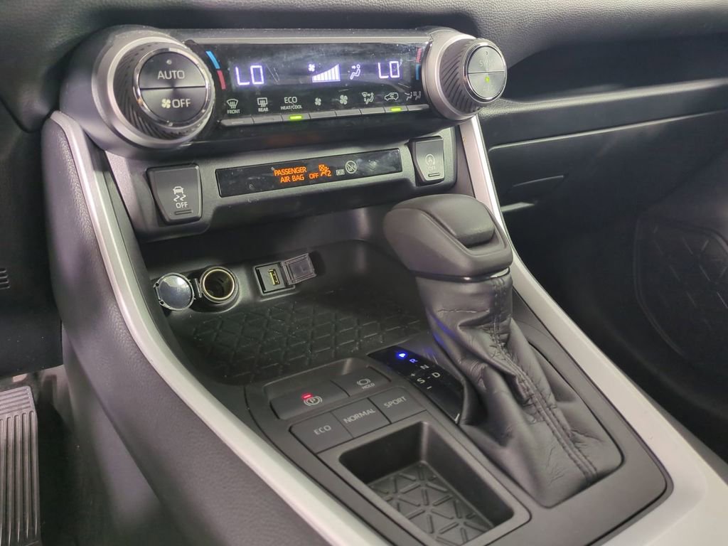 Used 2021 Toyota RAV4 XLE image 22