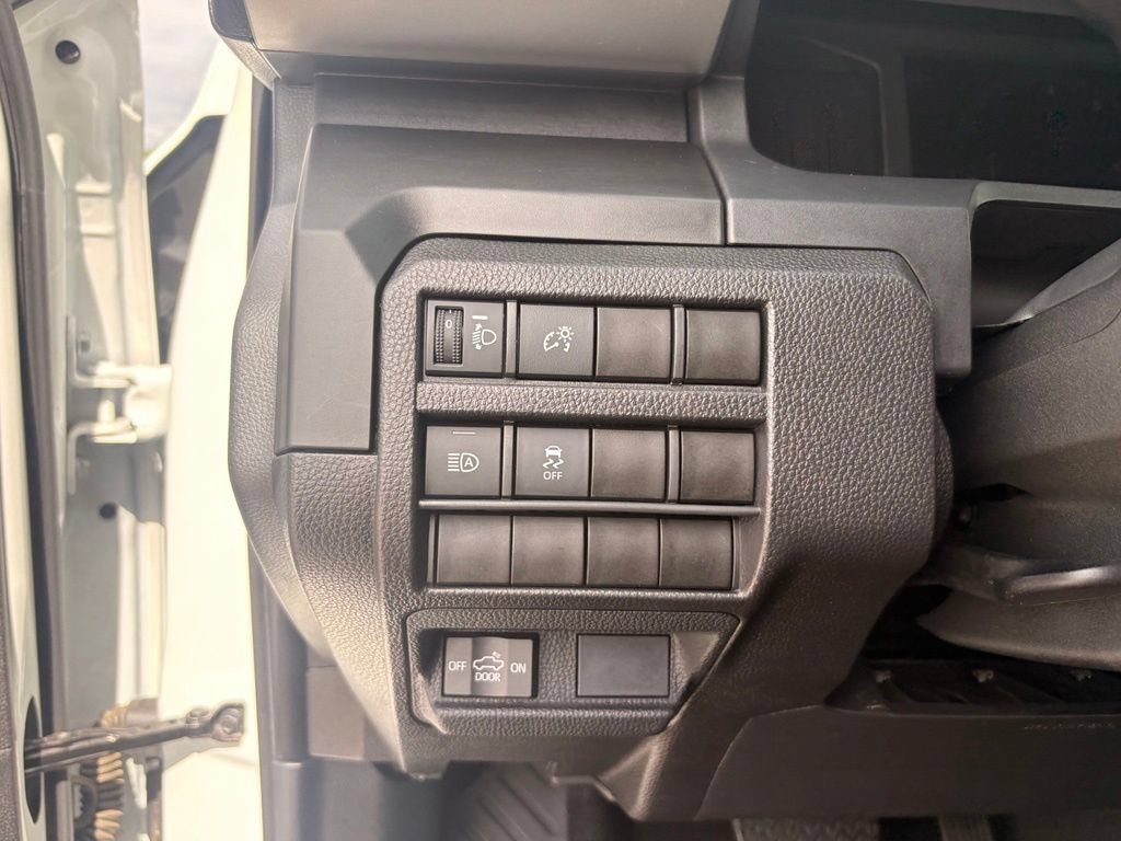Used 2025 Toyota Tacoma SR AWD/4WD image 25