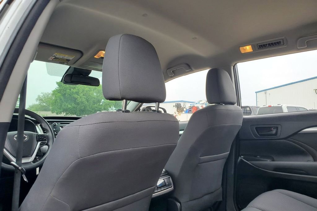 Used 2017 Toyota Highlander LE AWD/4WD image 21