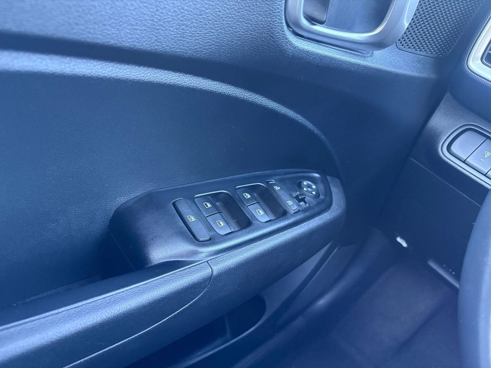 Used 2025 Hyundai Venue SEL image 18