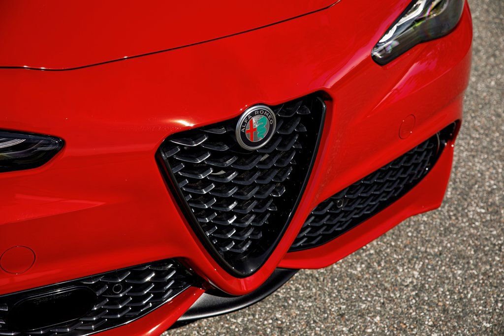 New 2025 Alfa Romeo Giulia w/ Driving Assist Package RWD image 13
