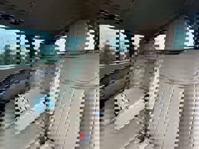 Used 2025 Land Rover Range Rover SE image 18